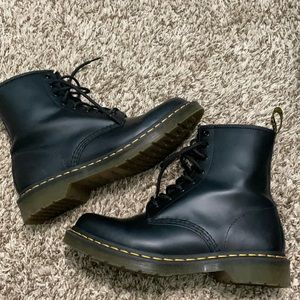 Doc Martens, size 9 leather boots!
